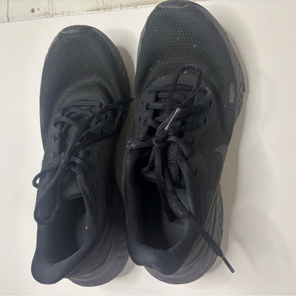 Nike Shoes Womens 8.5 Revolution 5 Athletic Running Low Sneakers Black Fabric - Picture 2 of 8